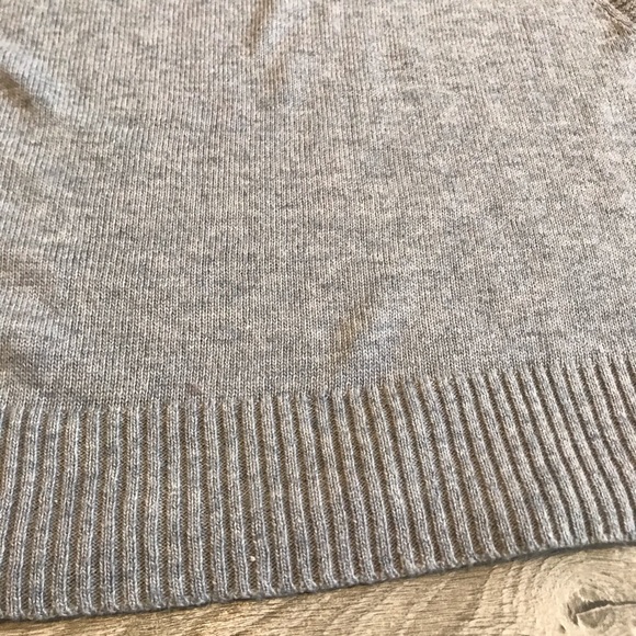 💚4 for $30💚 LIKE NEW! Jean Machine Gray Lightweight Sweater - Picture 7 of 9